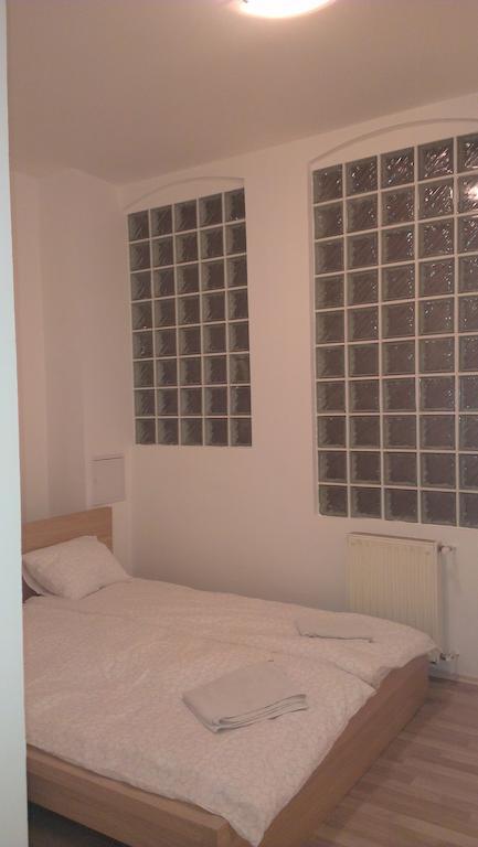 Apartman 4 *
