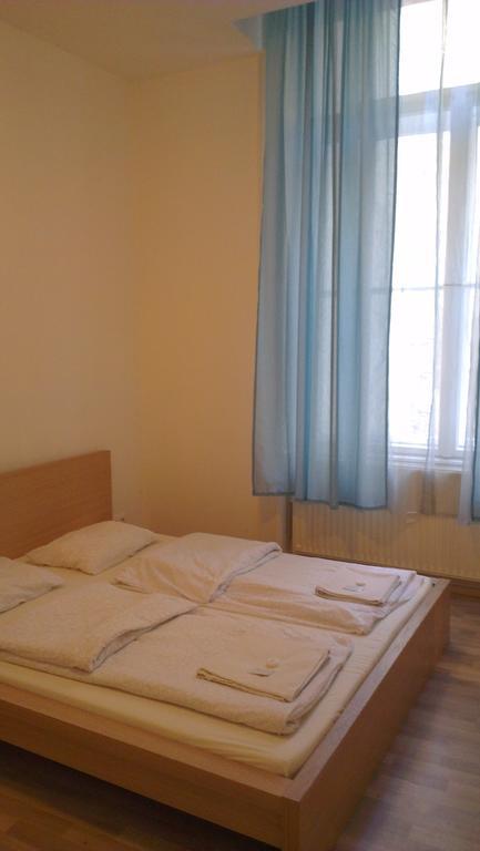 4 * Budapesta